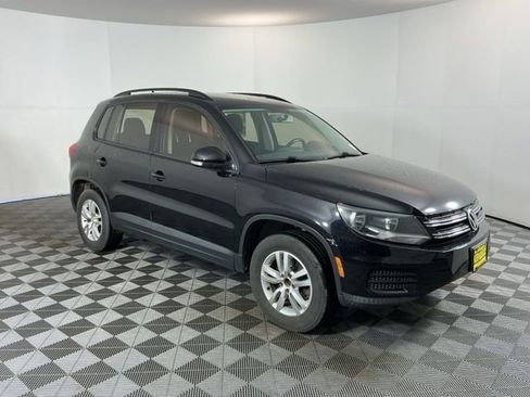 Used 2015 Volkswagen Tiguan S image 3