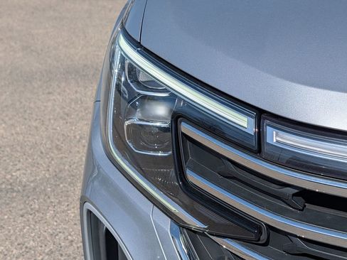 Used 2025 Volkswagen Atlas SE image 3