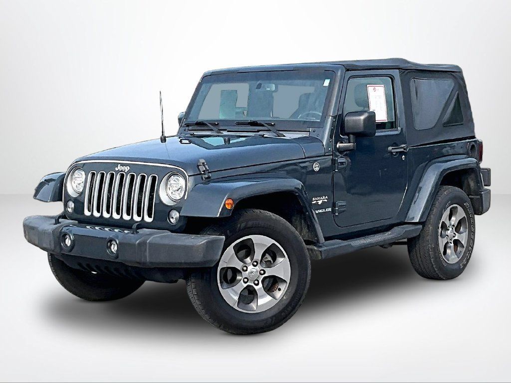Used 2017 Jeep Wrangler Sahara w/ Connectivity Group AWD/4WD image 2