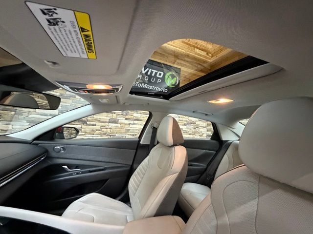 Certified 2023 Hyundai Elantra Limited w/ Preferred Accessory Package FWD image 30