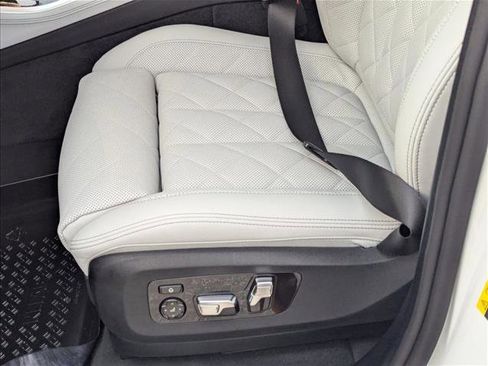 New 2026 BMW X5 xDrive50e image 4