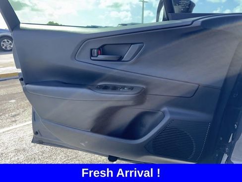 Used 2025 Toyota Prius Plug-In Hybrid image 10