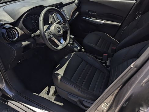 Used 2019 Nissan Kicks SR w/ SR Premium Package FWD image 9
