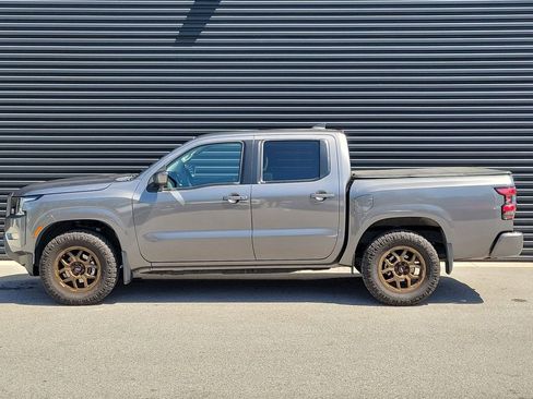 Used 2022 Nissan Frontier SV image 2