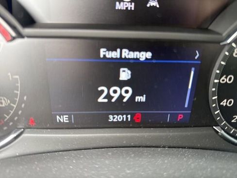 Used 2022 Cadillac XT4 Premium Luxury w/ Enhanced Visibility Package image 9