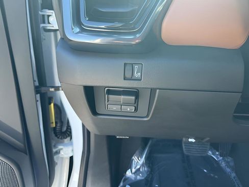 Used 2025 GMC Canyon AT4 w/ Nightfall Edition AWD/4WD image 17