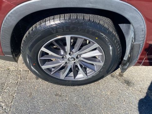 Used 2018 Toyota Highlander XLE image 22