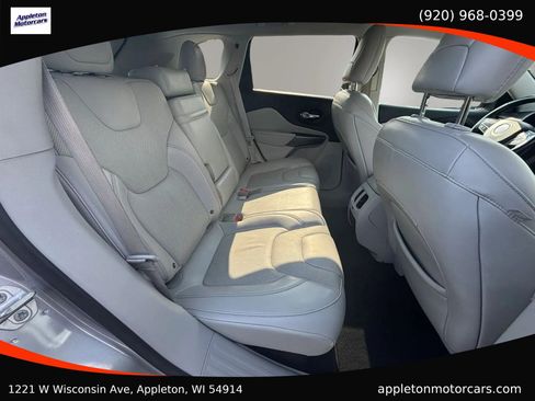 Used 2019 Jeep Cherokee Limited w/ Technology Group AWD/4WD image 39