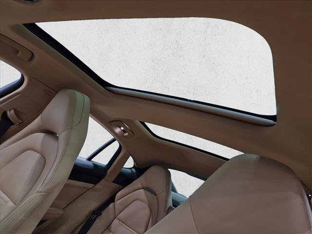 Used 2020 Porsche Panamera RWD image 16