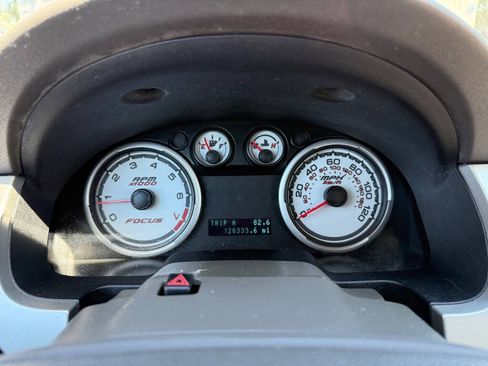 Used 2009 Ford Focus SEL image 25