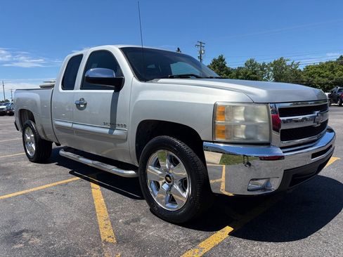 Used 2011 Chevrolet Silverado 1500 LT w/ Florida Edition RWD image 4