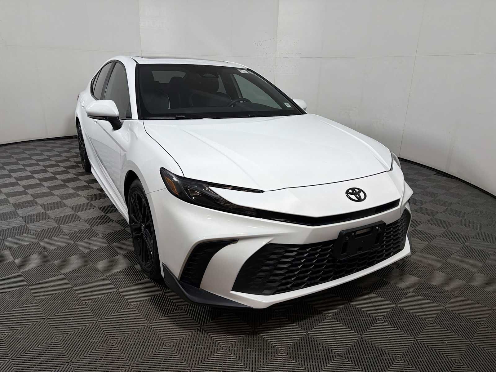 Used 2025 Toyota Camry SE w/ Multimedia Upgrade Package FWD image 2