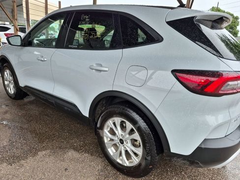 Used 2025 Ford Escape Active AWD/4WD image 2