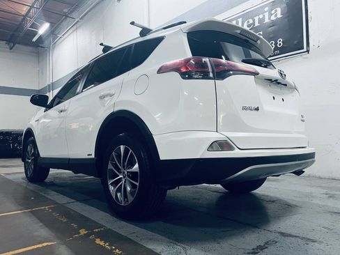 Used 2017 Toyota RAV4 XLE AWD/4WD image 12