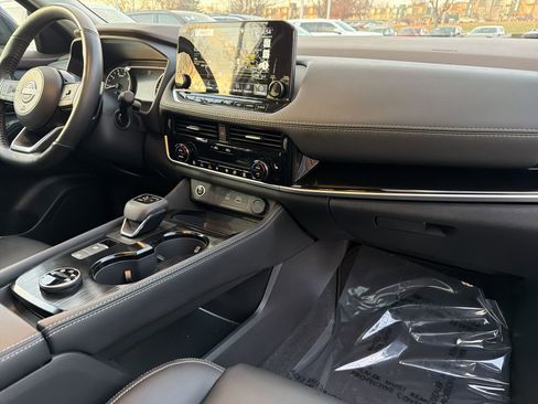 Used 2023 Nissan Rogue SL w/ SL Premium Package image 35