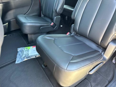 New 2026 Chrysler Pacifica Select image 11