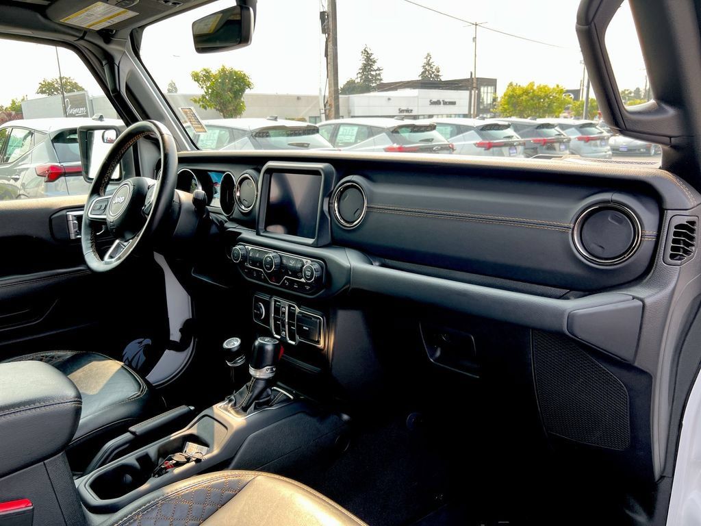 Used 2023 Jeep Gladiator Overland AWD/4WD image 23