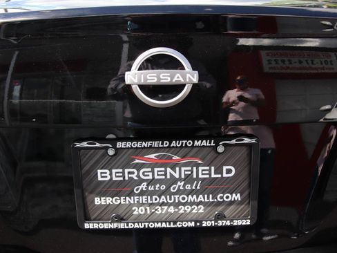 Used 2025 Nissan Versa SV FWD image 50
