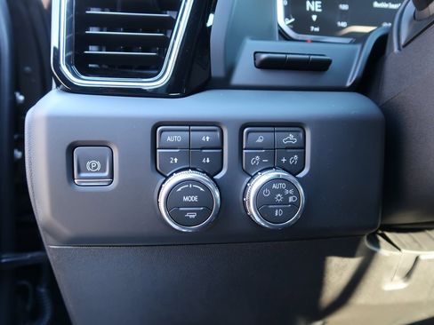 New 2026 GMC Sierra 3500 Denali w/ Denali Reserve Package image 12