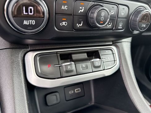 Used 2022 GMC Acadia SLE w/ Driver Convenience Package image 19