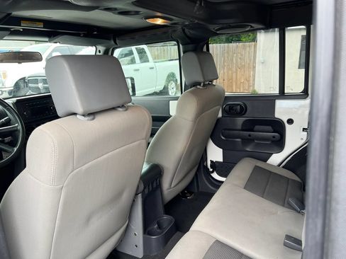Used 2009 Jeep Wrangler Unlimited X RWD image 11