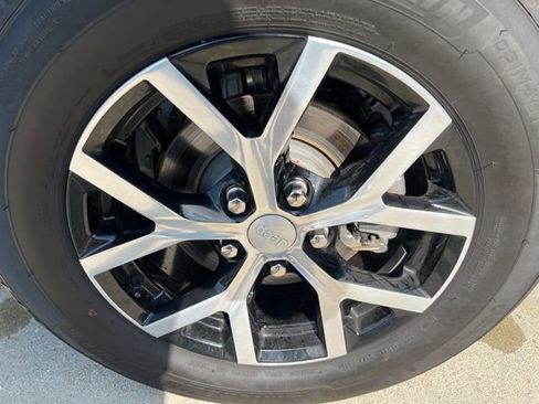 Used 2024 Jeep Grand Cherokee Limited w/ Trailer Tow Package image 10