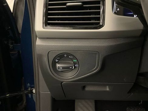 Used 2023 Volkswagen Atlas Cross Sport SE FWD image 14