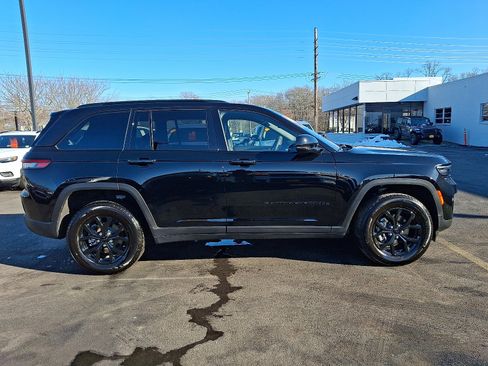 Certified 2025 Jeep Grand Cherokee Altitude image 7