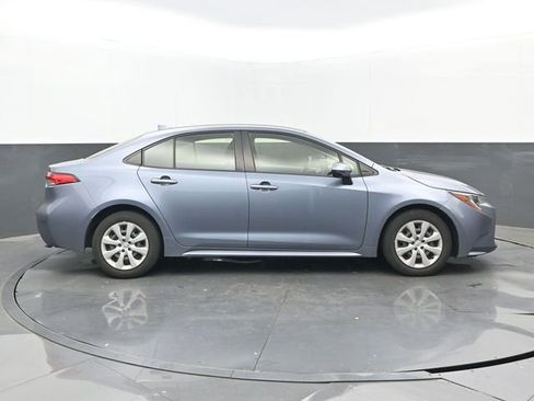 Used 2022 Toyota Corolla LE image 2