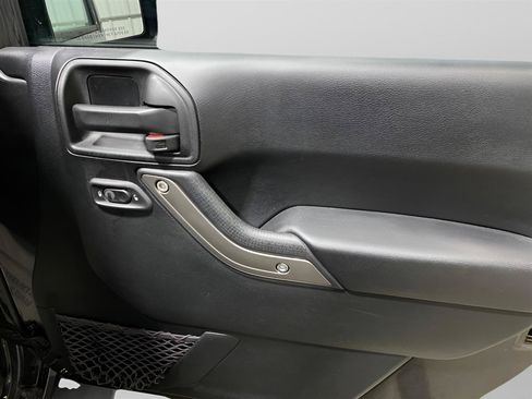 Used 2018 Jeep Wrangler Unlimited Sport S AWD/4WD image 17