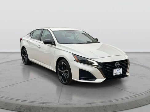 Used 2025 Nissan Altima 2.5 SR image 1