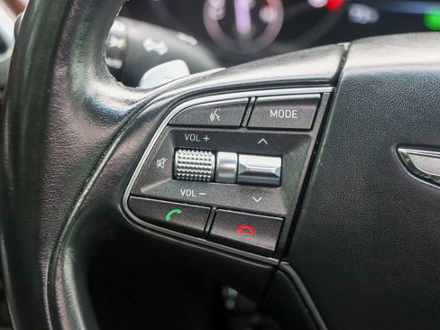 Used 2018 Genesis G90 3.3T Premium RWD image 29