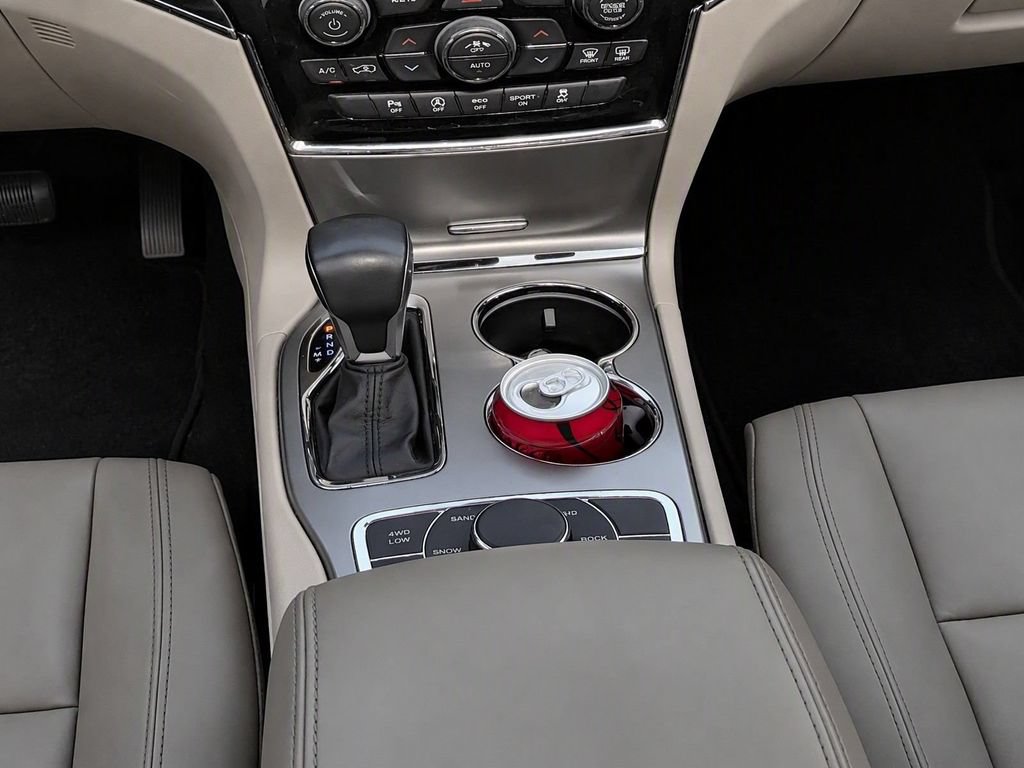 Used 2020 Jeep Grand Cherokee Limited AWD/4WD image 31