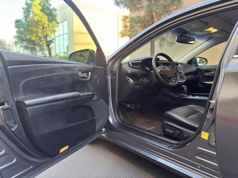 Used 2014 Toyota Avalon Limited image 31