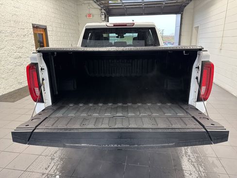 Used 2022 GMC Sierra 1500 SLT w/ X31 Off-Road Package image 10