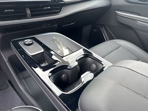 Used 2025 Buick Enclave Preferred image 36