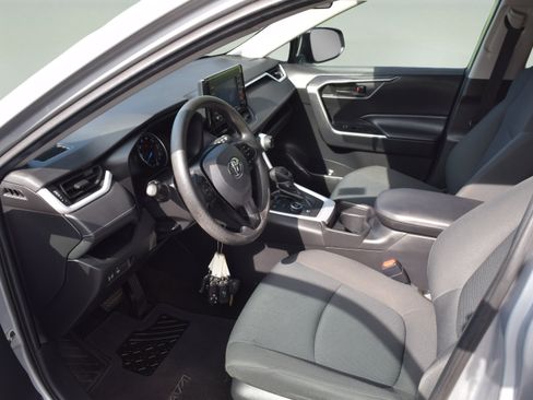 Used 2021 Toyota RAV4 LE w/ Carpet Mat Package (TMS) AWD/4WD image 9