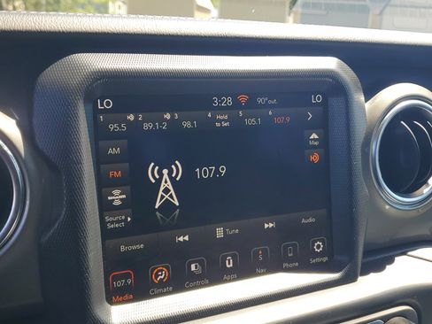 Used 2023 Jeep Gladiator Overland AWD/4WD image 12