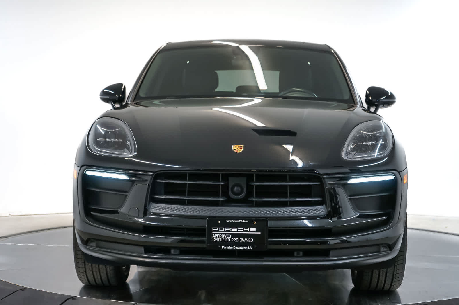 Certified 2024 Porsche Macan AWD/4WD image 6