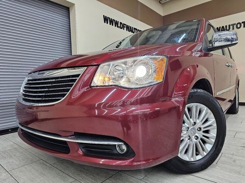 Used 2013 Chrysler Town & Country Limited w/ Luxury Group FWD image 1
