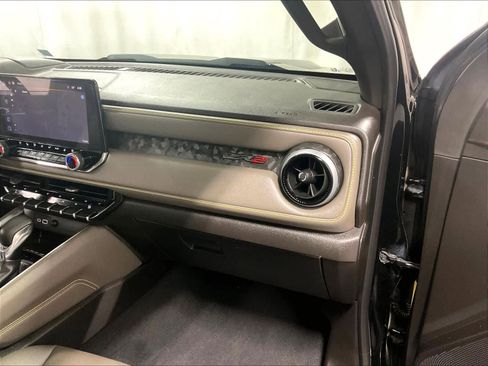 Used 2024 Chevrolet Colorado ZR2 w/ ZR2 Convenience Package III image 13