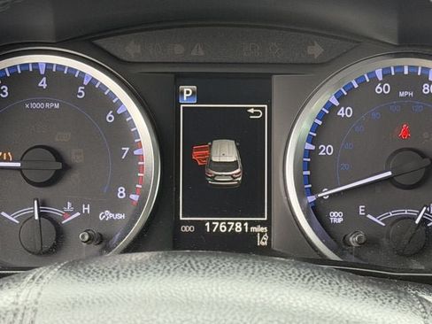 Used 2018 Toyota Highlander Plus FWD image 16