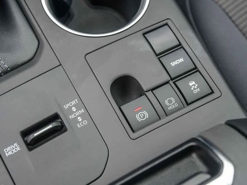 Used 2023 Toyota Highlander LE FWD image 21