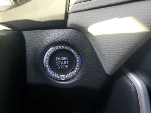 Used 2022 Toyota RAV4 Limited FWD image 21