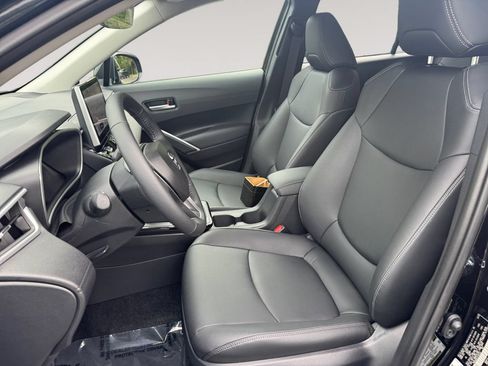 Used 2026 Toyota Corolla Cross XLE w/ Convenience Package AWD/4WD image 9