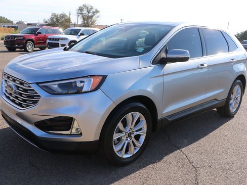 Used 2024 Ford Edge Titanium image 3