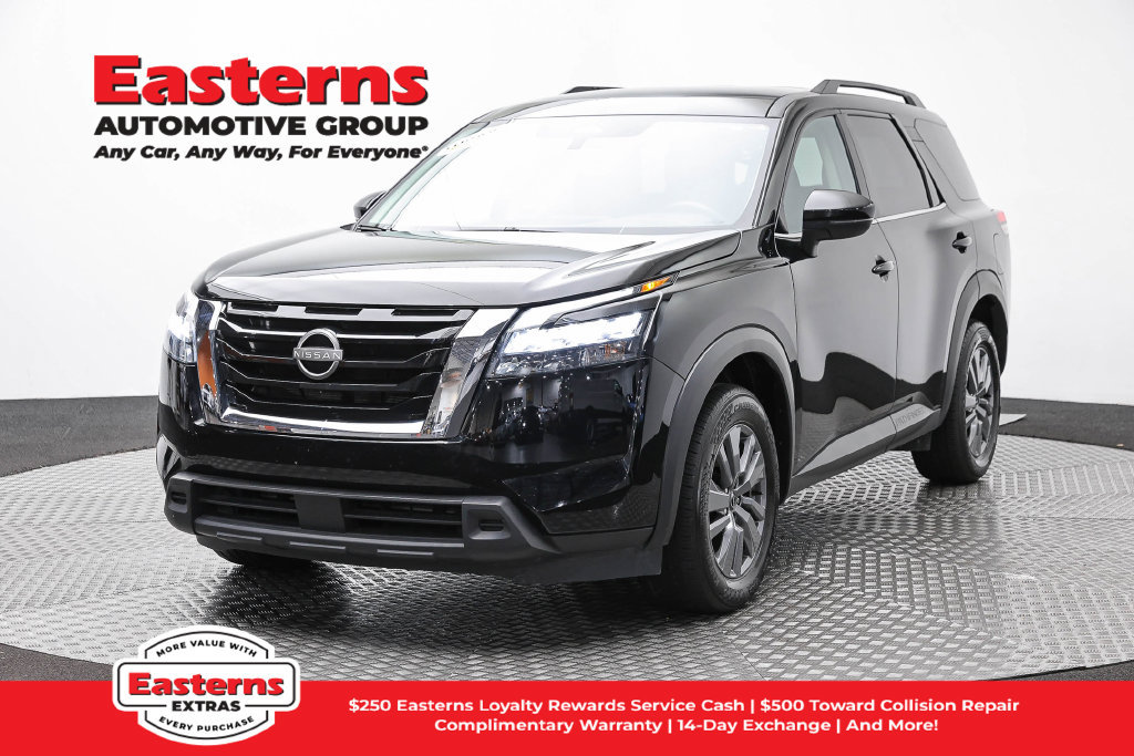 Used 2024 Nissan Pathfinder SV FWD image 1