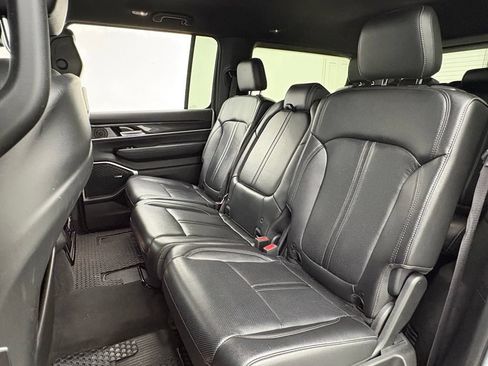 Used 2023 Jeep Wagoneer 4WD image 41