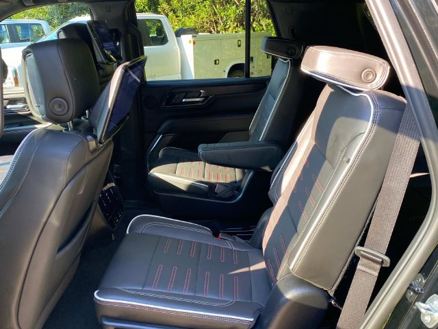 Used 2025 GMC Yukon AT4 Ultimate AWD/4WD image 9