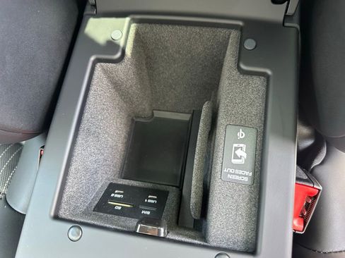 Used 2025 Porsche Macan Turbo image 27